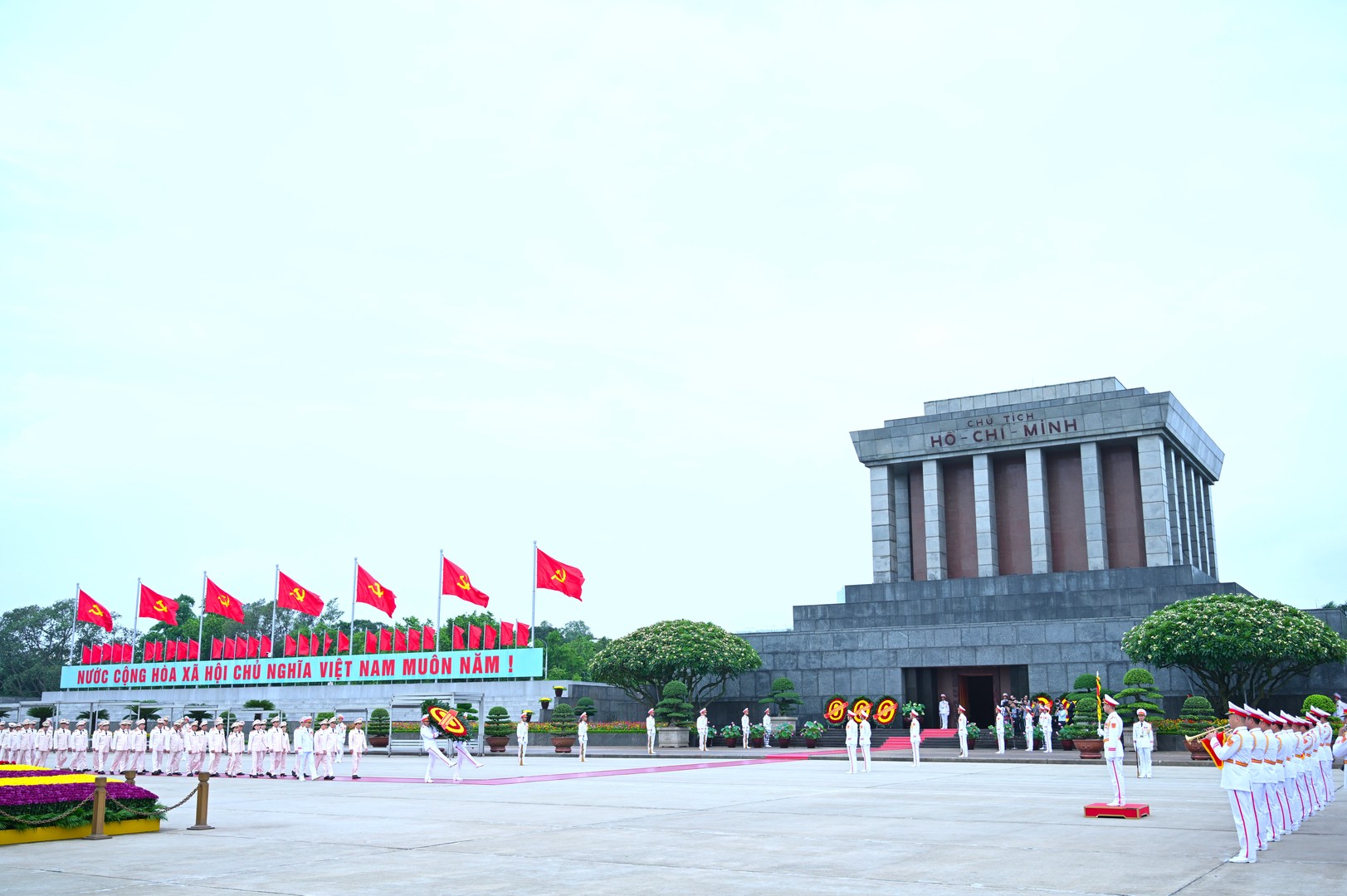 Đoàn đại biểu Đảng ủy Công an Trung ương, Bộ Công an vào Lăng viếng Chủ tịch Hồ Chí Minh